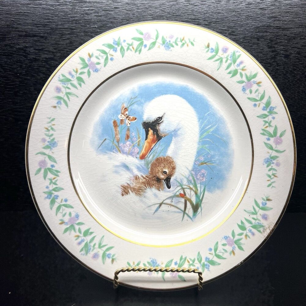 Avon 8.5" Gentle Moments Plate 1975 - Swan and Chick / No Box by Enoch Wedgewood